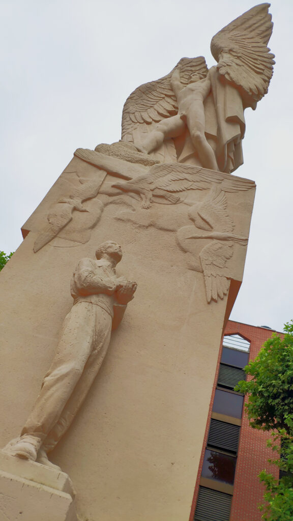 Via Garona: Statue Clément Ader à Muret-Olivier