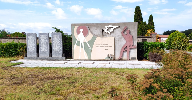 Via Garona: GR861 monument Milliardaire rouge Doumeng à Noé-Olivier Bleys
