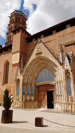 Via Garona: décor Meschia porche cathédrale Rieux-Volvestre - Olivier Bley